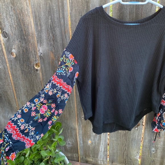 Black Boho Sleeve Print Blouse - Picture 5 of 7